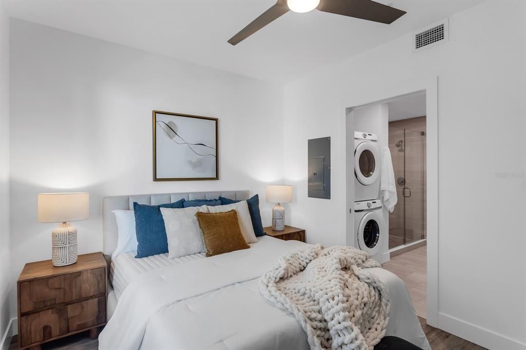 For Sale: $649,000 (1 beds, 2 baths, 958 Square Feet)