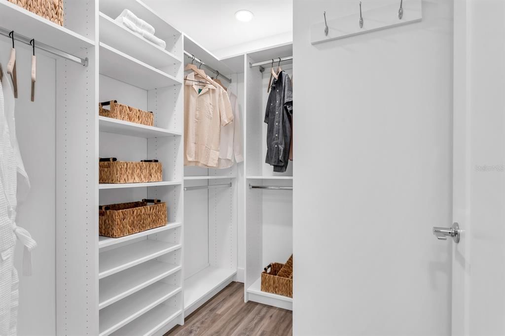 For Sale: $649,000 (1 beds, 2 baths, 958 Square Feet)