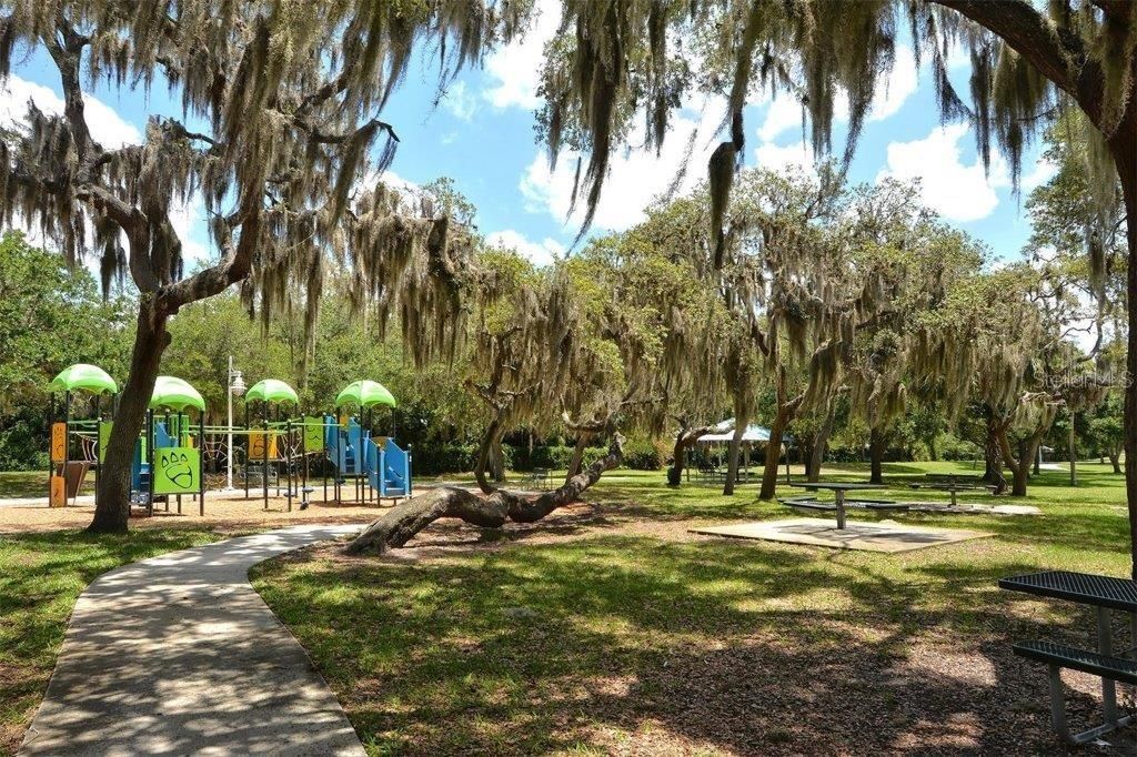 For Sale: $649,000 (1 beds, 2 baths, 958 Square Feet)