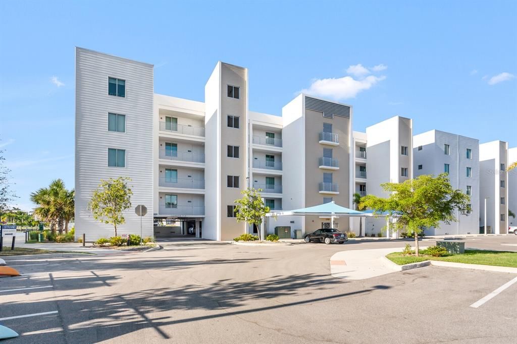 For Sale: $649,000 (1 beds, 2 baths, 958 Square Feet)