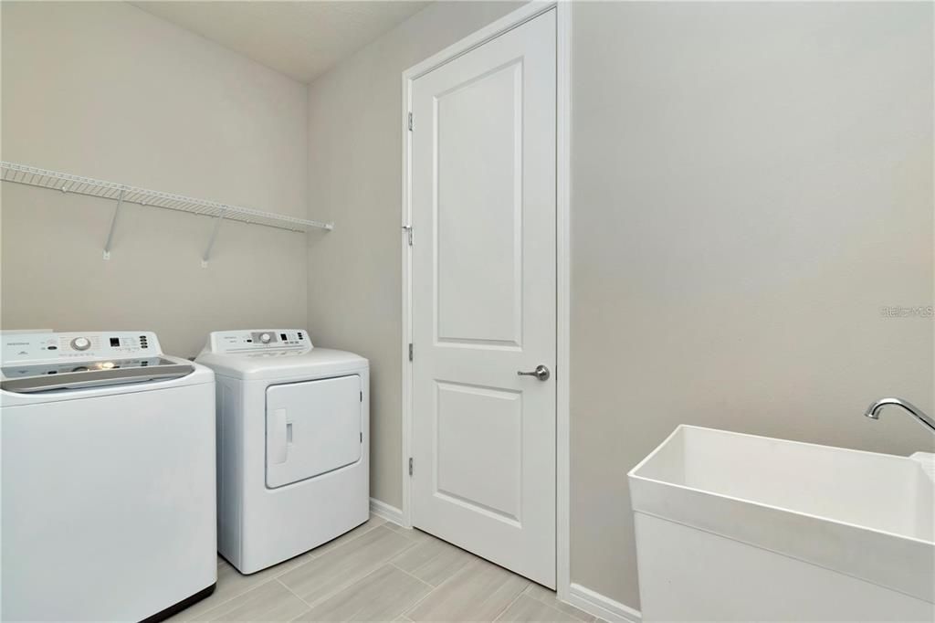 En Venta: $499,900 (3 camas, 2 baños, 2056 Pies cuadrados)