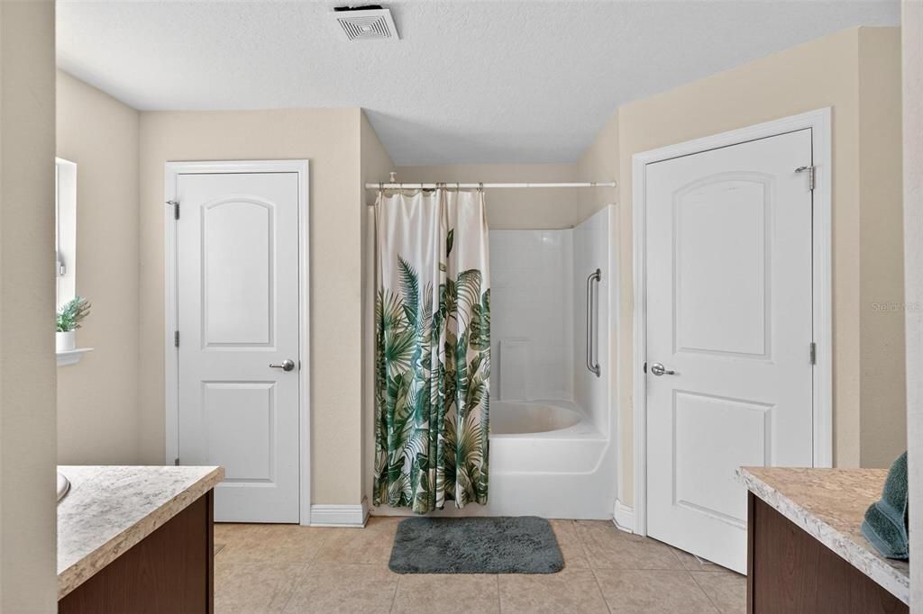 For Sale: $360,000 (4 beds, 3 baths, 2331 Square Feet)