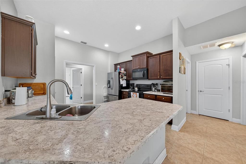 For Sale: $360,000 (4 beds, 3 baths, 2331 Square Feet)