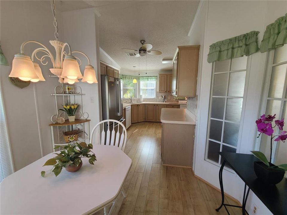 Active With Contract: $124,900 (2 beds, 2 baths, 1352 Square Feet)