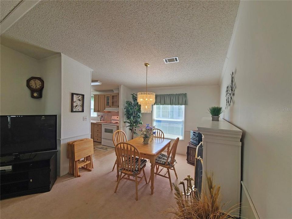 Active With Contract: $124,900 (2 beds, 2 baths, 1352 Square Feet)