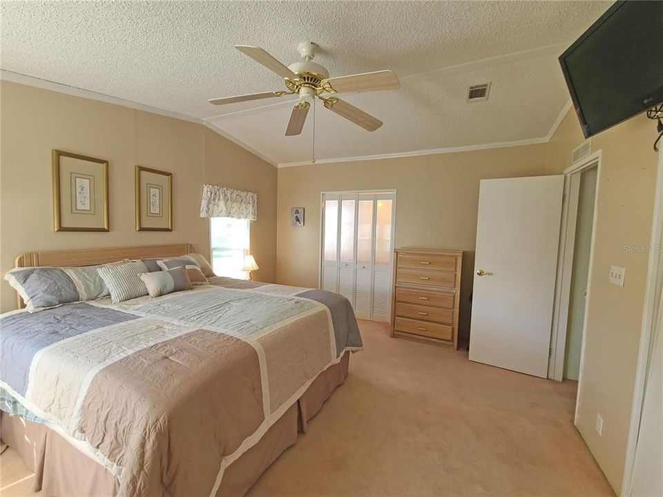 Active With Contract: $124,900 (2 beds, 2 baths, 1352 Square Feet)