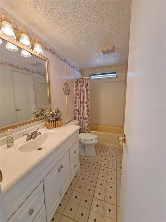 Active With Contract: $124,900 (2 beds, 2 baths, 1352 Square Feet)