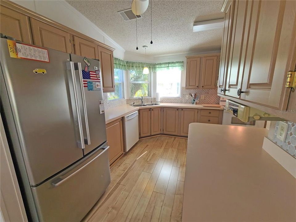 Active With Contract: $124,900 (2 beds, 2 baths, 1352 Square Feet)