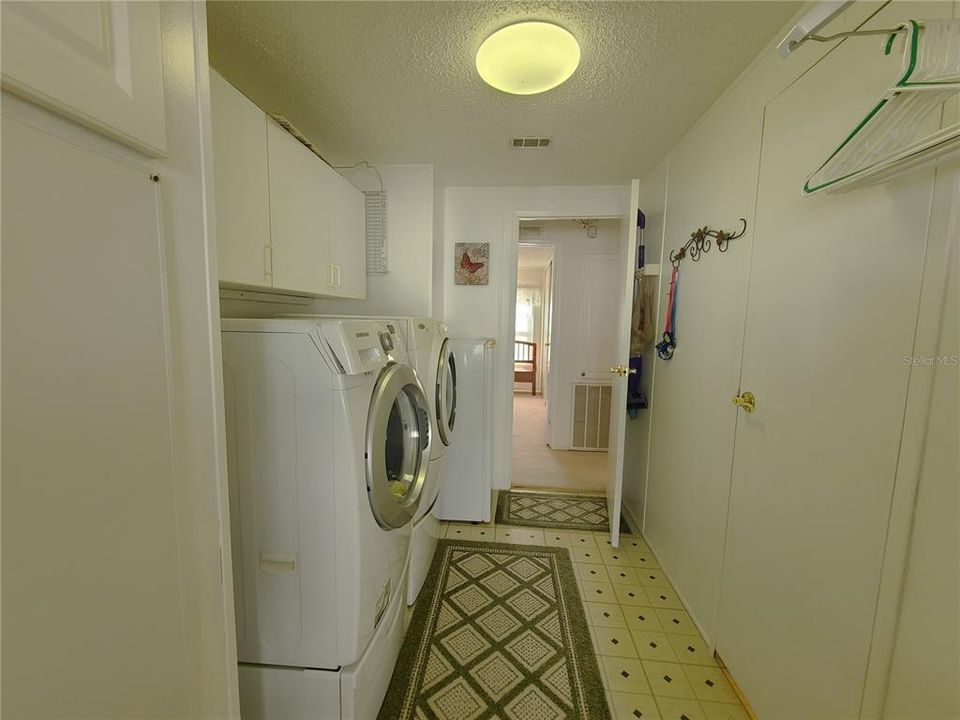 Active With Contract: $124,900 (2 beds, 2 baths, 1352 Square Feet)