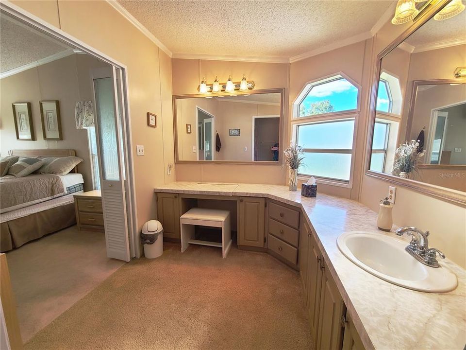 Active With Contract: $124,900 (2 beds, 2 baths, 1352 Square Feet)