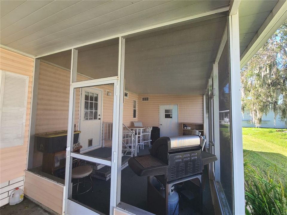 Active With Contract: $124,900 (2 beds, 2 baths, 1352 Square Feet)