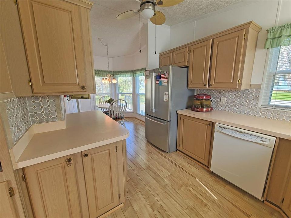 Active With Contract: $124,900 (2 beds, 2 baths, 1352 Square Feet)