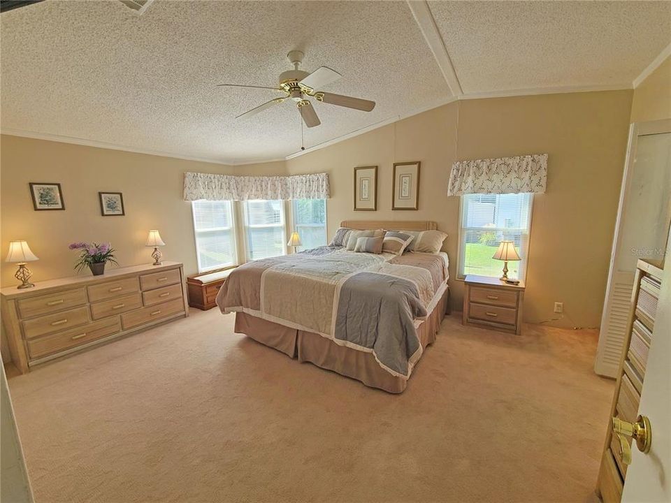 Active With Contract: $124,900 (2 beds, 2 baths, 1352 Square Feet)