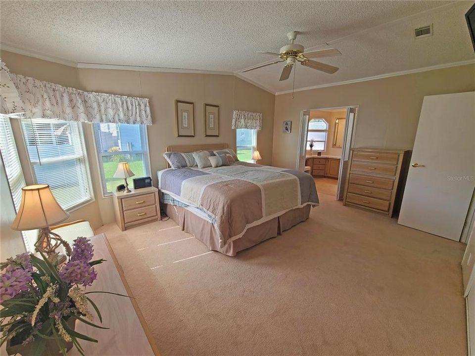 Active With Contract: $124,900 (2 beds, 2 baths, 1352 Square Feet)