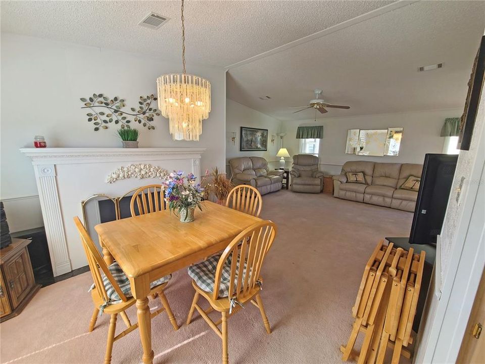 Active With Contract: $124,900 (2 beds, 2 baths, 1352 Square Feet)