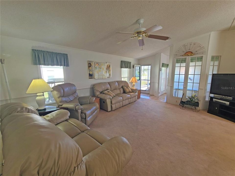 Active With Contract: $124,900 (2 beds, 2 baths, 1352 Square Feet)