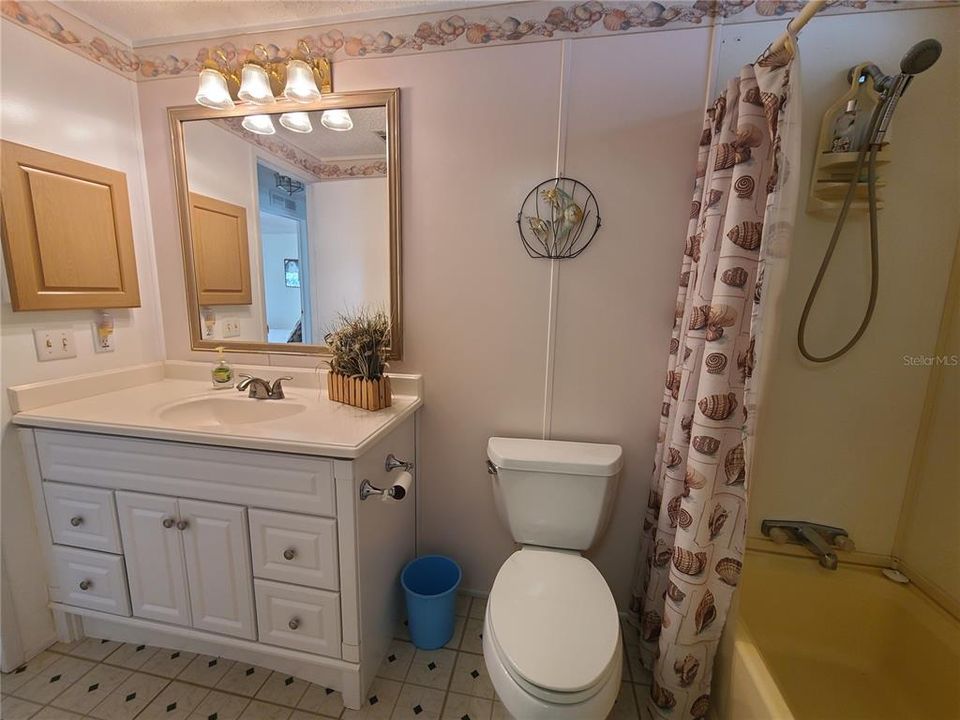 Active With Contract: $124,900 (2 beds, 2 baths, 1352 Square Feet)