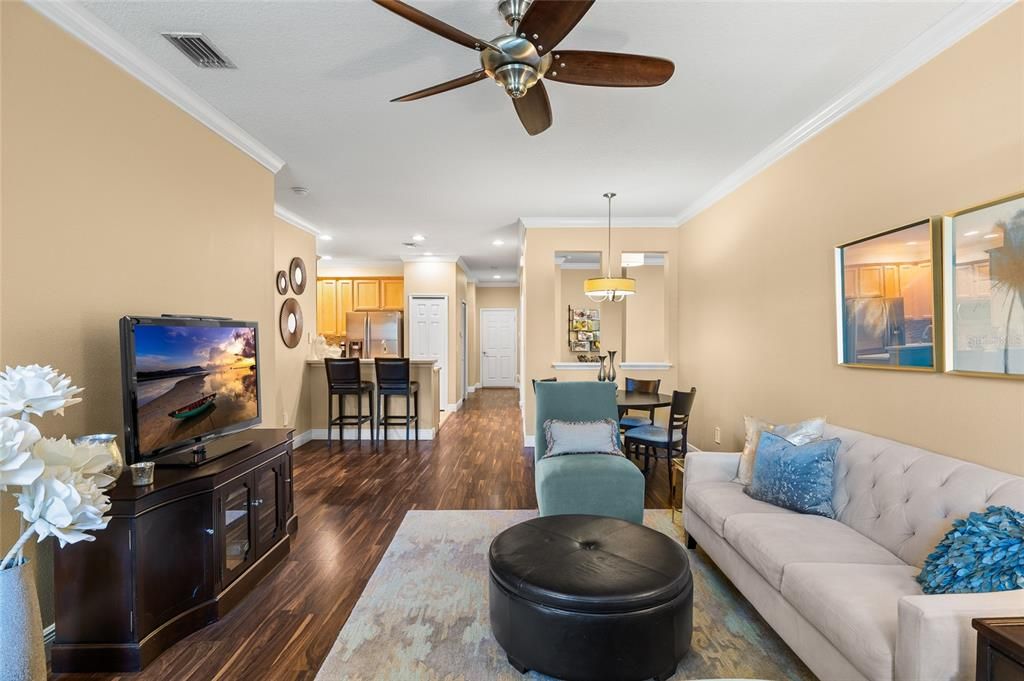 For Sale: $374,900 (2 beds, 2 baths, 1279 Square Feet)