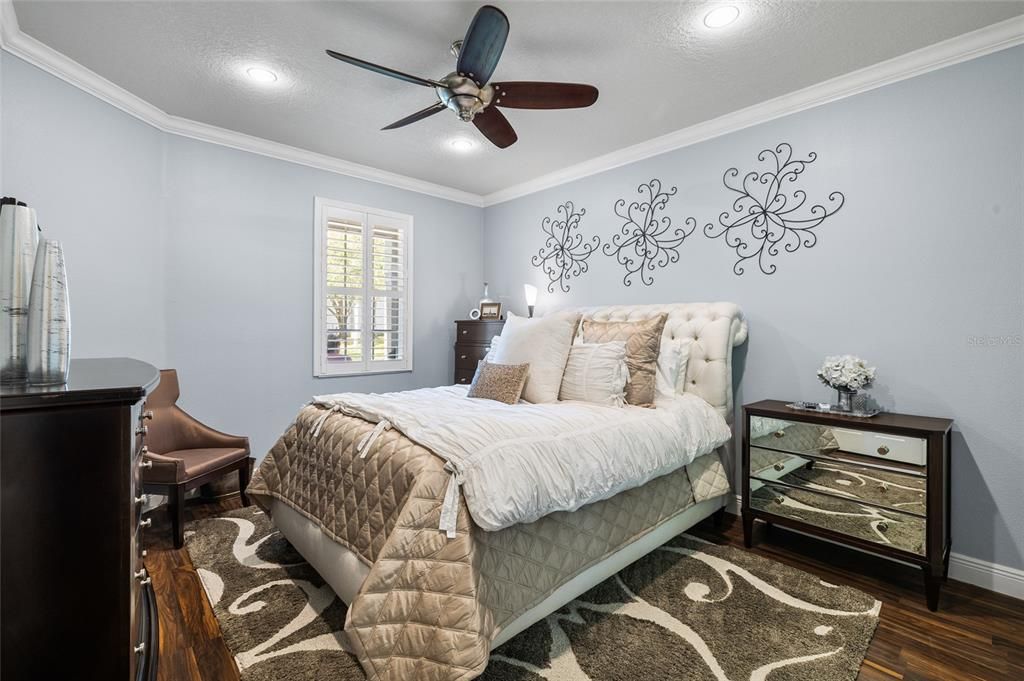 For Sale: $374,900 (2 beds, 2 baths, 1279 Square Feet)