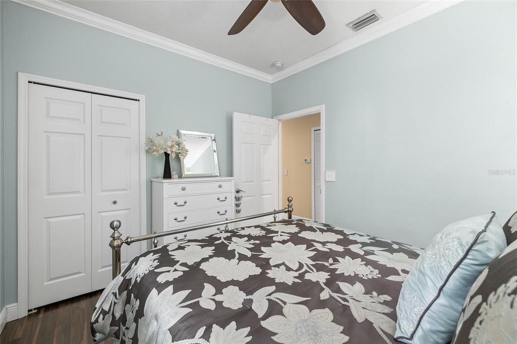 For Sale: $374,900 (2 beds, 2 baths, 1279 Square Feet)