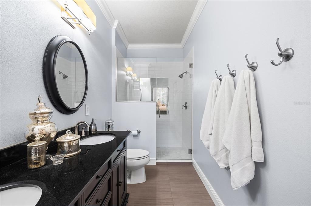 For Sale: $374,900 (2 beds, 2 baths, 1279 Square Feet)