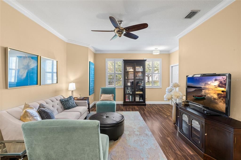 For Sale: $374,900 (2 beds, 2 baths, 1279 Square Feet)