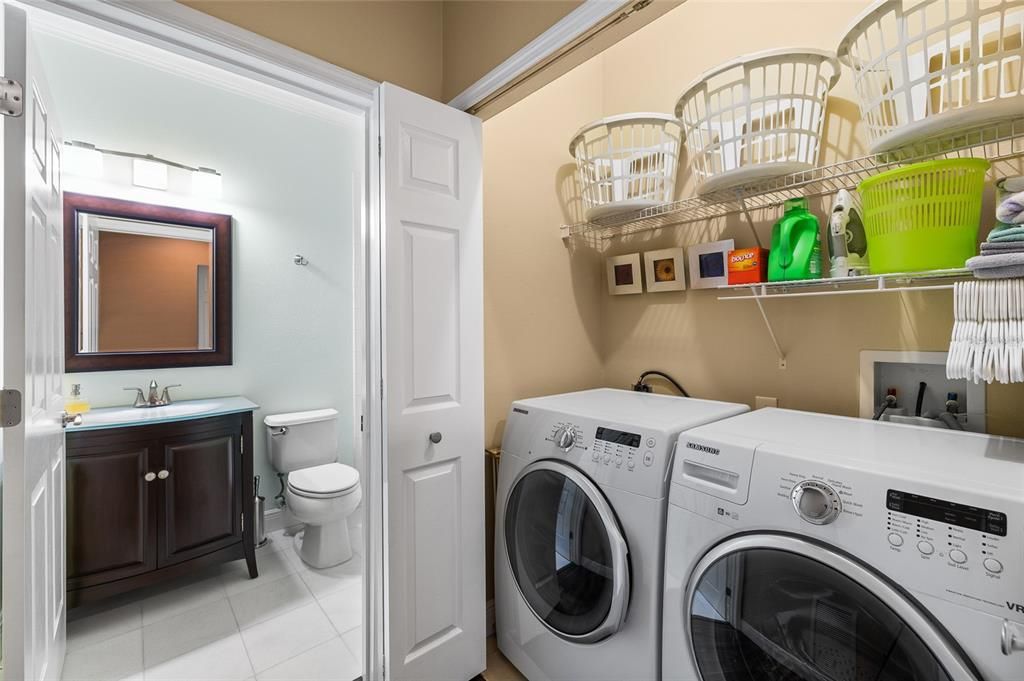 For Sale: $374,900 (2 beds, 2 baths, 1279 Square Feet)