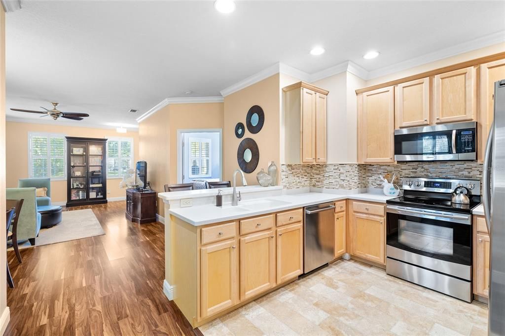 For Sale: $374,900 (2 beds, 2 baths, 1279 Square Feet)