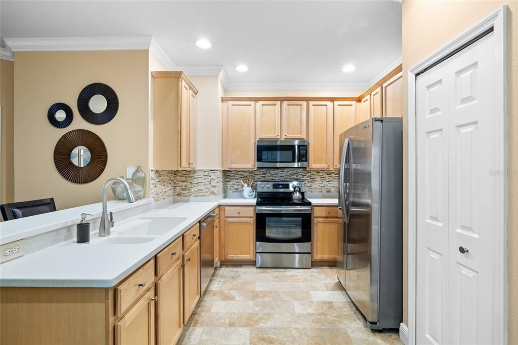 For Sale: $374,900 (2 beds, 2 baths, 1279 Square Feet)