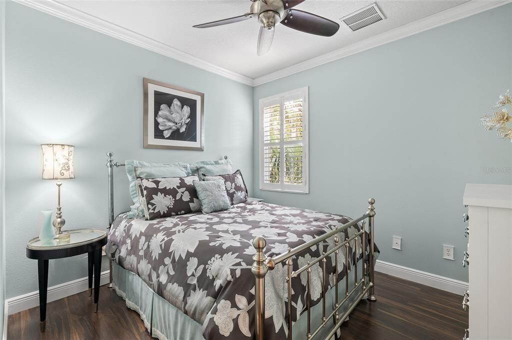 For Sale: $374,900 (2 beds, 2 baths, 1279 Square Feet)