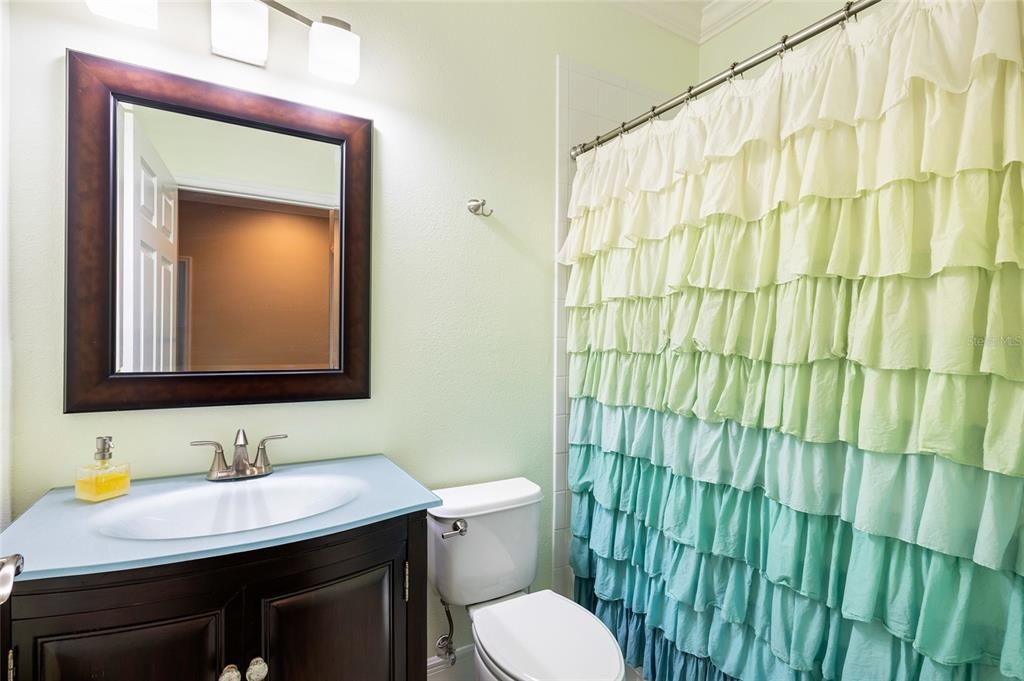 For Sale: $374,900 (2 beds, 2 baths, 1279 Square Feet)