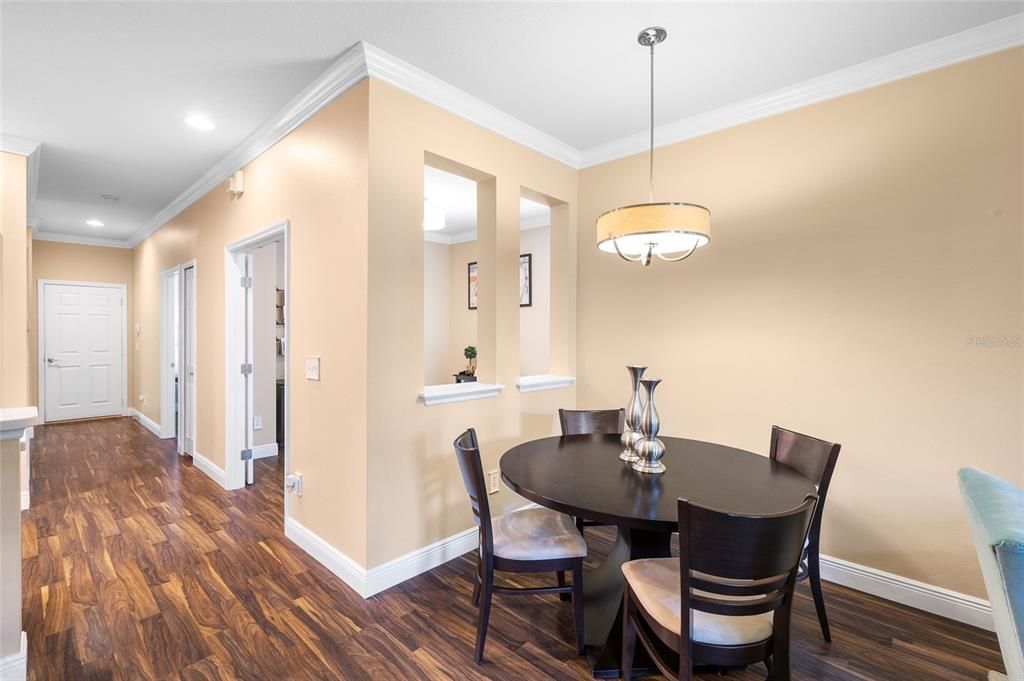 For Sale: $374,900 (2 beds, 2 baths, 1279 Square Feet)