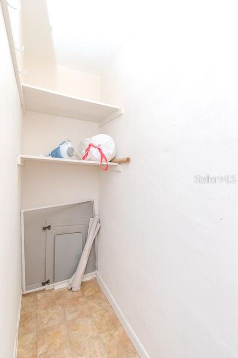 待售: $189,900 (1 贝兹, 1 浴室, 1060 平方英尺)