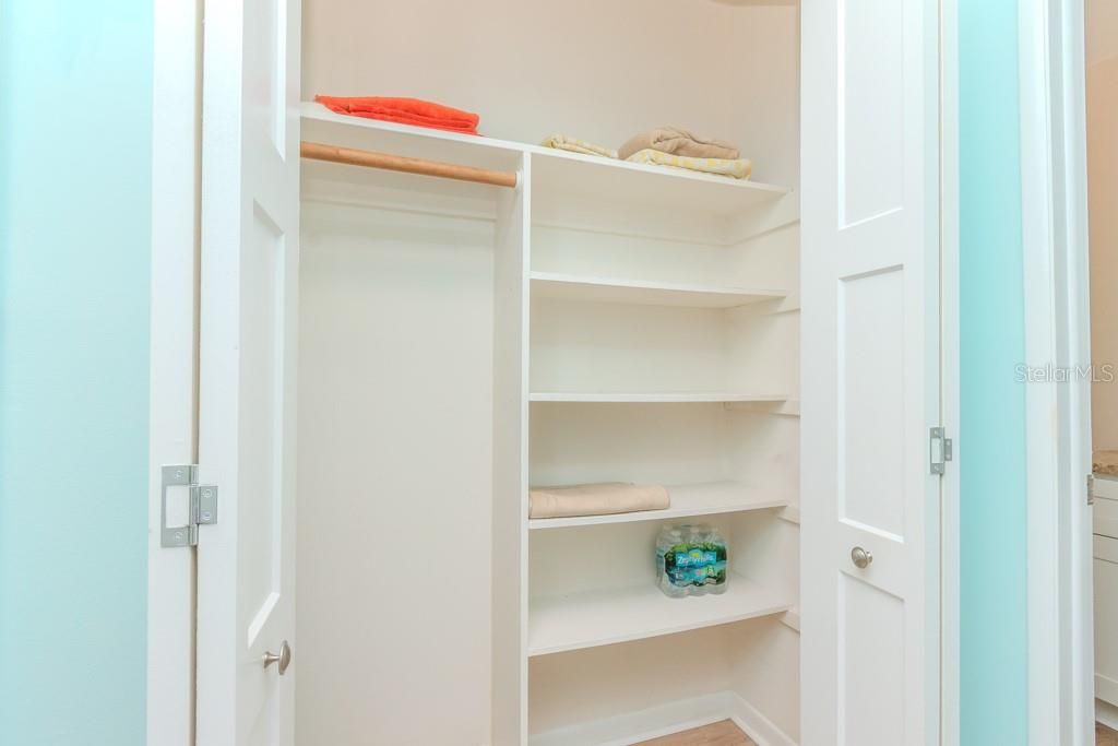 待售: $189,900 (1 贝兹, 1 浴室, 1060 平方英尺)