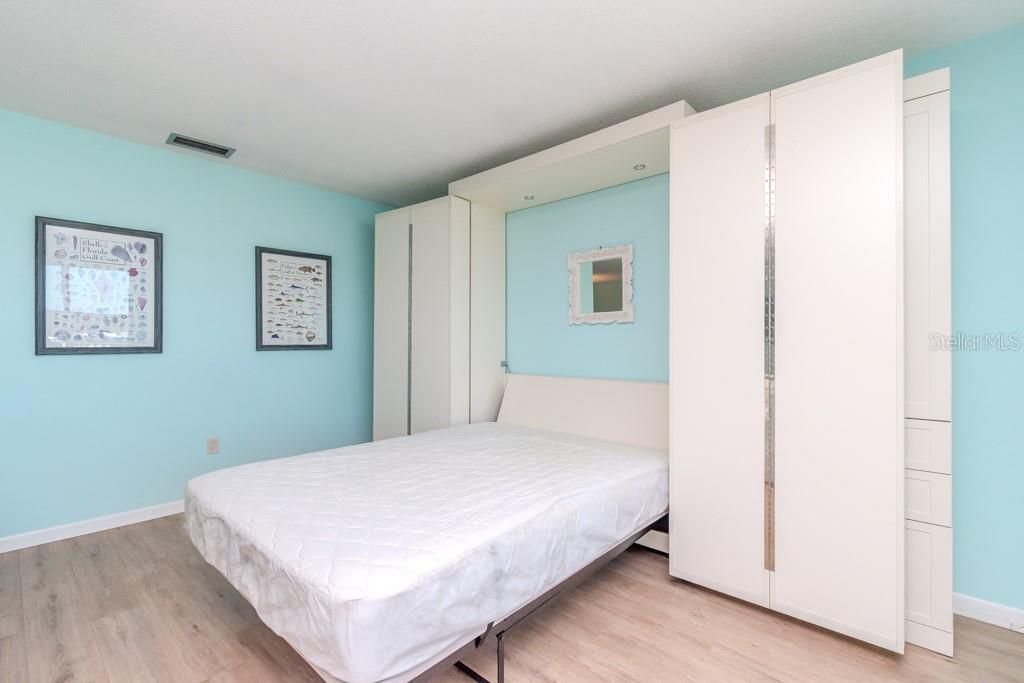 待售: $189,900 (1 贝兹, 1 浴室, 1060 平方英尺)