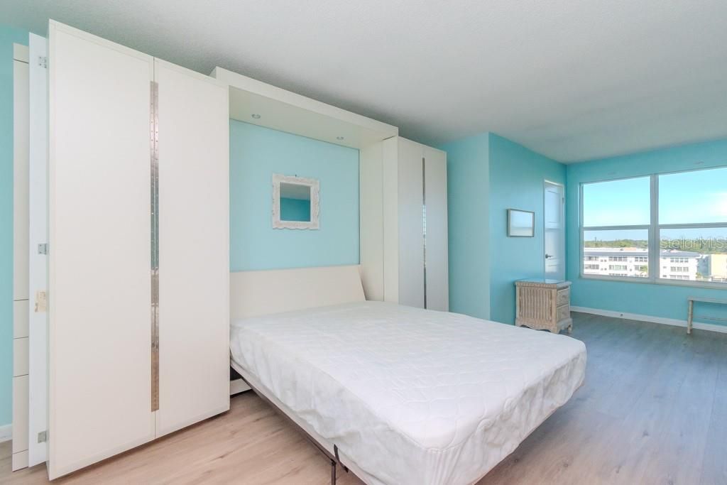 待售: $189,900 (1 贝兹, 1 浴室, 1060 平方英尺)