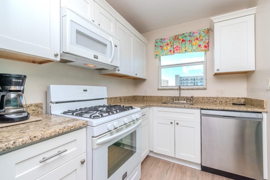 待售: $189,900 (1 贝兹, 1 浴室, 1060 平方英尺)