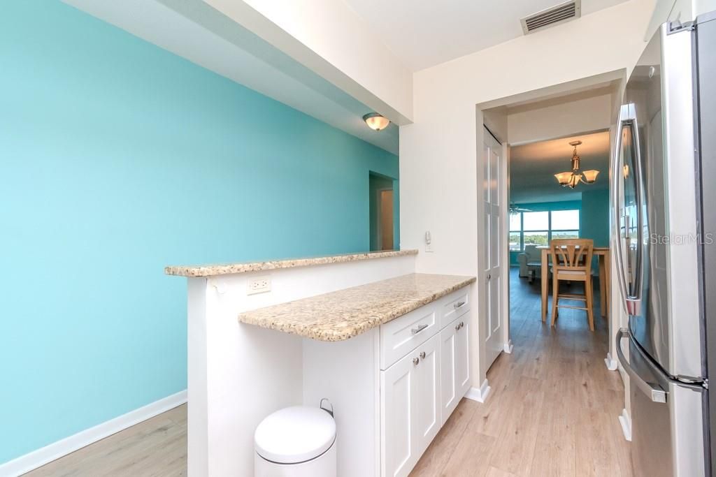 待售: $189,900 (1 贝兹, 1 浴室, 1060 平方英尺)