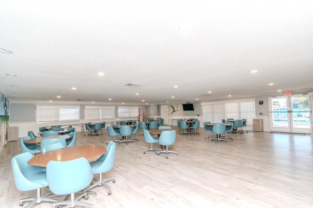 待售: $189,900 (1 贝兹, 1 浴室, 1060 平方英尺)