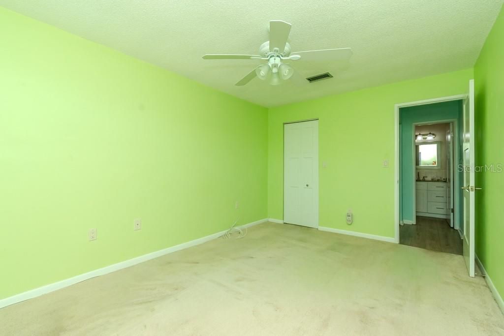 待售: $189,900 (1 贝兹, 1 浴室, 1060 平方英尺)