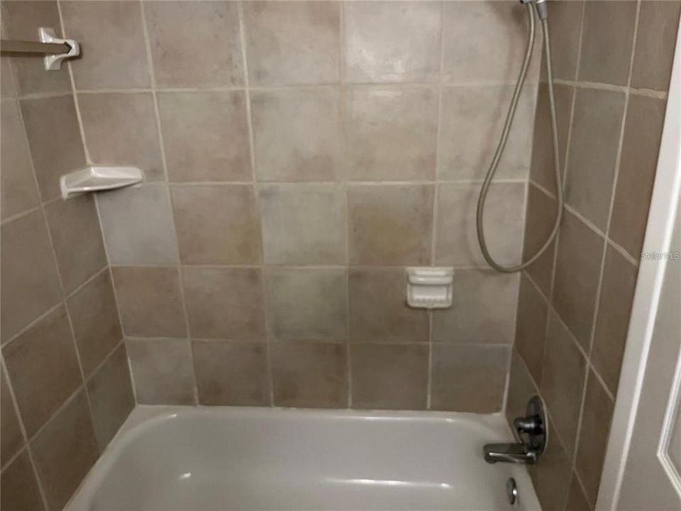 В аренду: $2,000 (2 спален, 1 ванн, 1044 Квадратных фут)