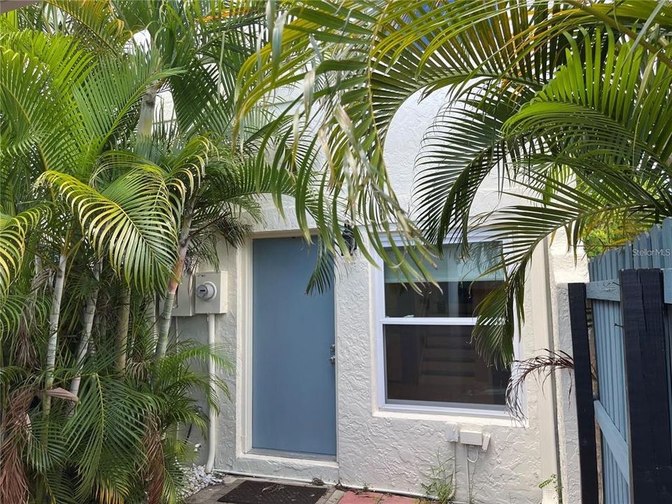 В аренду: $2,000 (2 спален, 1 ванн, 1044 Квадратных фут)