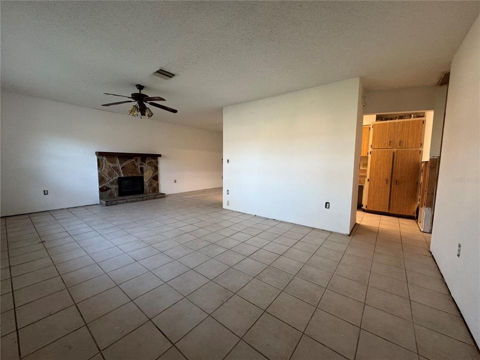 For Sale: $265,000 (2 beds, 2 baths, 1397 Square Feet)