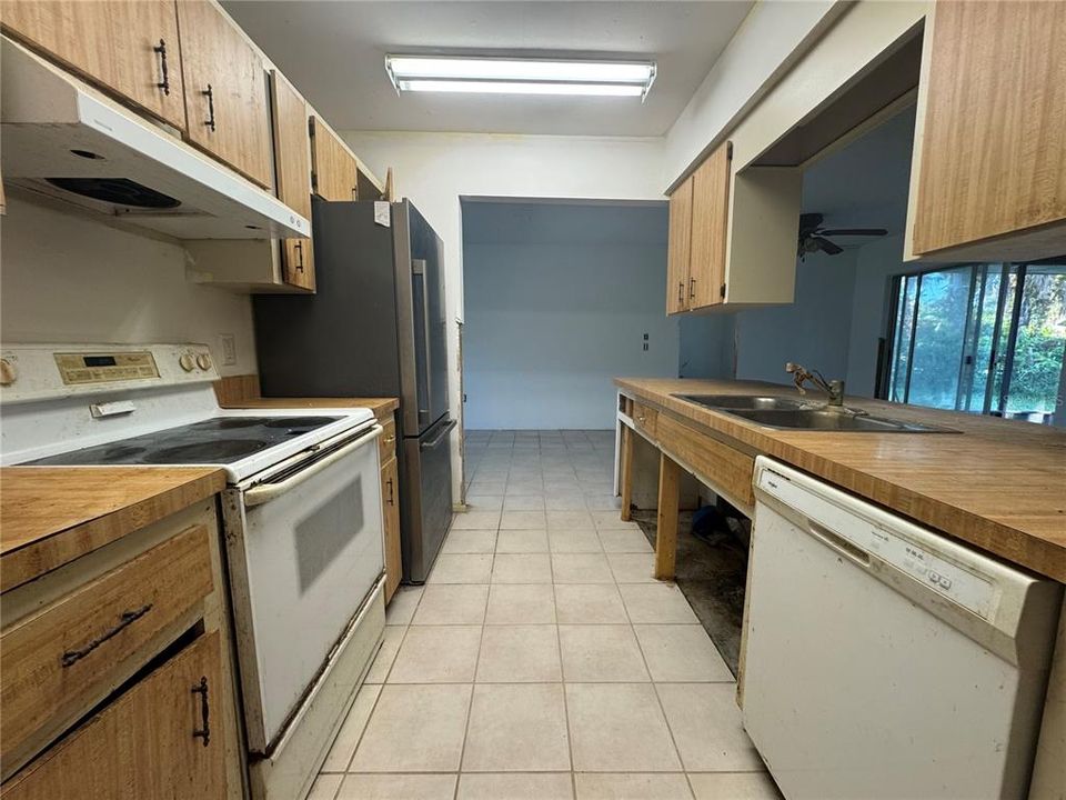 For Sale: $265,000 (2 beds, 2 baths, 1397 Square Feet)