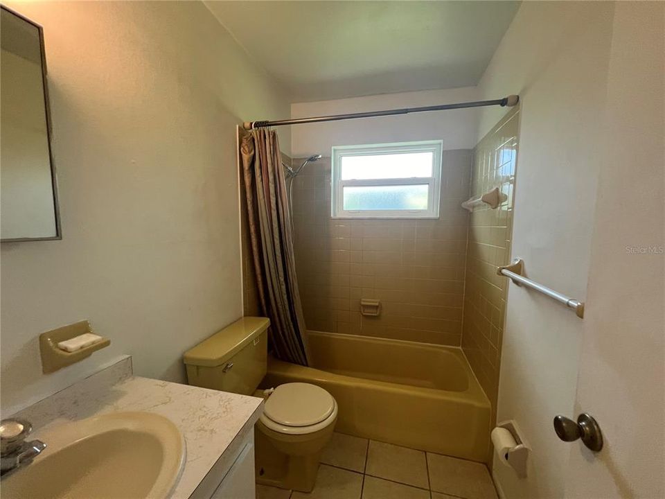 出租: $1,600 (3 贝兹, 2 浴室, 1235 平方英尺)