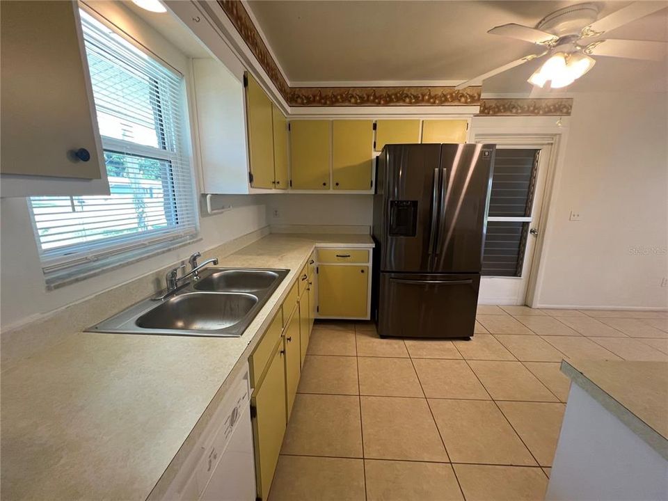 出租: $1,600 (3 贝兹, 2 浴室, 1235 平方英尺)