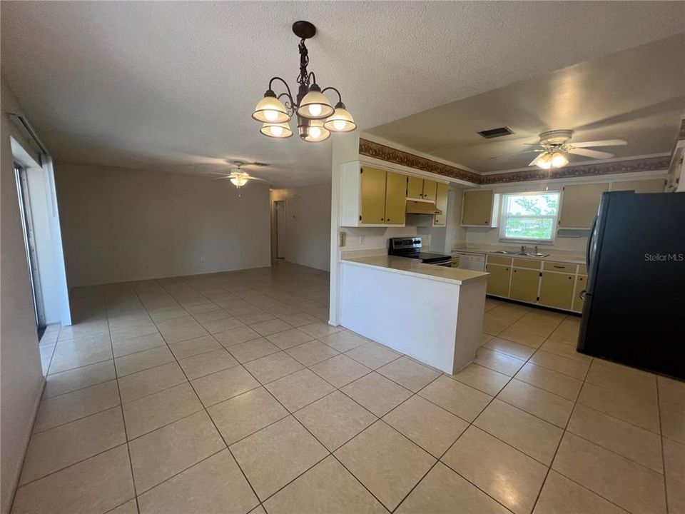 出租: $1,600 (3 贝兹, 2 浴室, 1235 平方英尺)