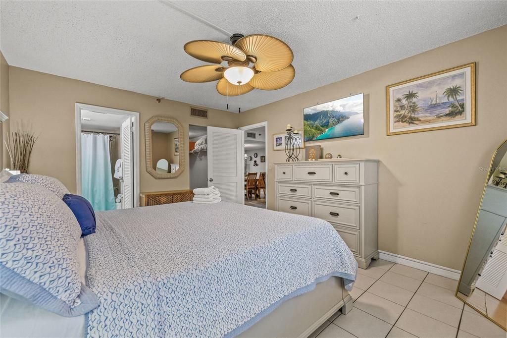 待售: $399,900 (1 贝兹, 1 浴室, 840 平方英尺)