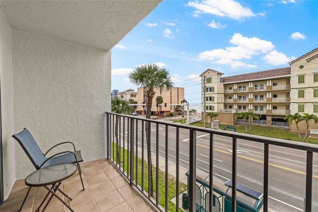 待售: $399,900 (1 贝兹, 1 浴室, 840 平方英尺)