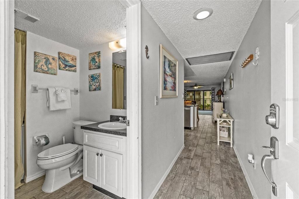 待售: $399,900 (1 贝兹, 1 浴室, 840 平方英尺)